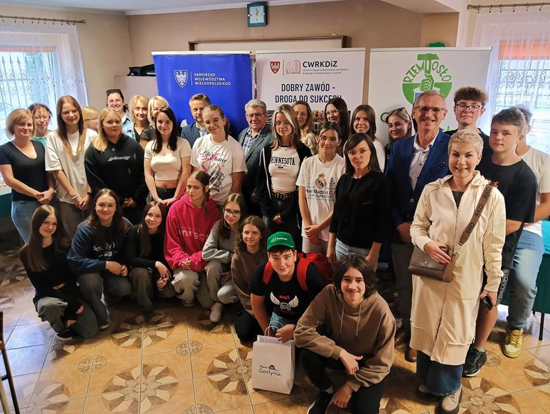 Sukces uczennic klasy 7a na Wielkopolskim Festiwalu Zawodów